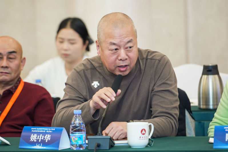 6b353f5f-cf24-4c06-a989-e0c61205696e