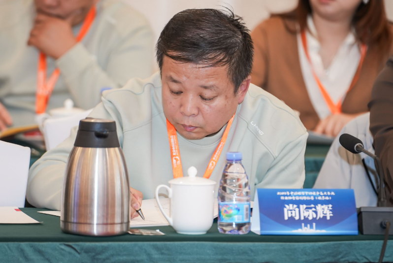 e7c7d1f6-ed10-4d10-ab12-26d67df32007